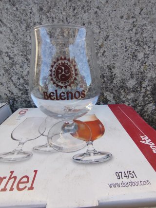 Copas, jarras y vasos de cristal