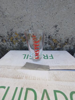Copas, jarras y vasos de cristal