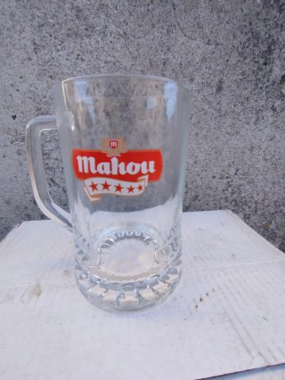 Copas, jarras y vasos de cristal
