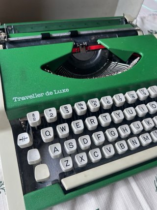 Máquina de escribir Olympia Traveller de Luxe 1970