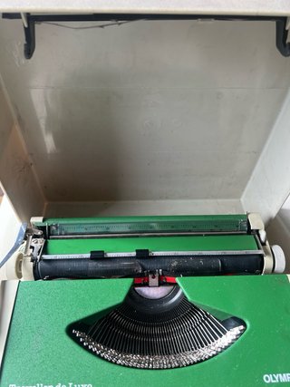 Máquina de escribir Olympia Traveller de Luxe 1970