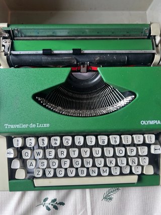 Máquina de escribir Olympia Traveller de Luxe 1970