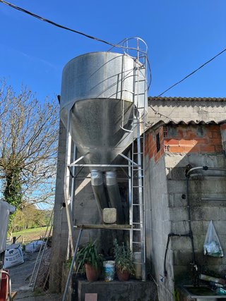 Silo pienso 6000 kg galvanizado en perfecto estado