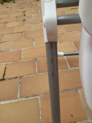 Trona infantil regulable con funda