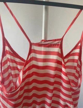 Vestido rayas rojas y falda negra