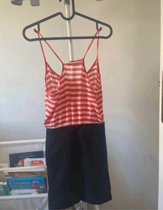 Vestido rayas rojas y falda negra