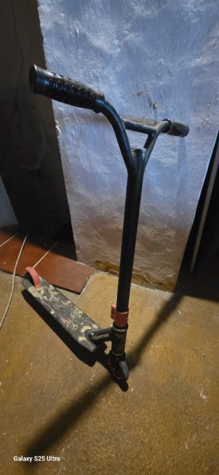 Patinete Scooter Stunted Negro y Rojo