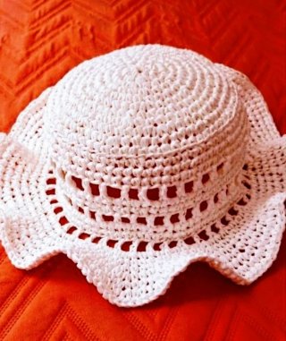 Cappello donna uncinetto bianco