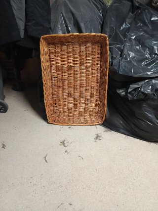 Cesta de mimbre rectangular