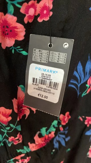 Mono floral Primark negro talla 11-12 años