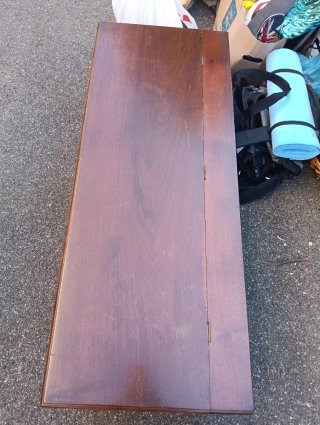 Cassapanca in legno intagliato