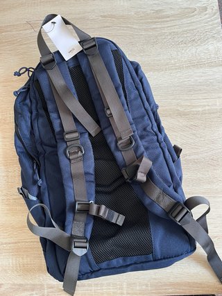 Mochila azul con compartimento para portátil
