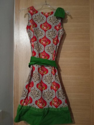 Vestido estampado floral con cinturón