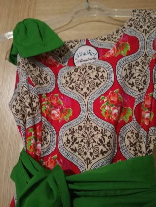 Vestido estampado floral con cinturón