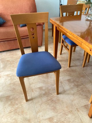Mesa de comedor y 6 sillas de madera