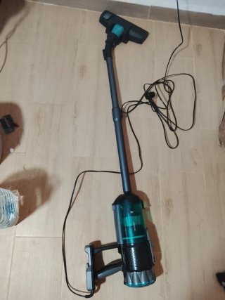 Aspiradora escoba azul y gris