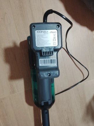 Aspiradora escoba azul y gris