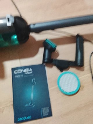 Aspiradora escoba azul y gris