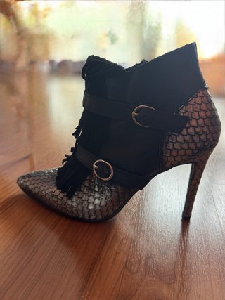 Botines Divine Follie Talla 39