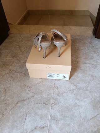 Zapatos tacón dorados Pacomena Talla 37