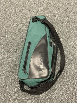 Telescopio Nikon con trípode