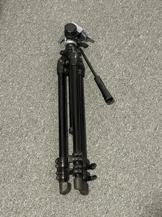 Telescopio Nikon con trípode