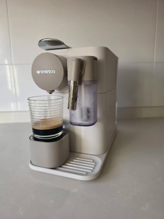 Nespresso De'Longhi Lattissima One EN500W