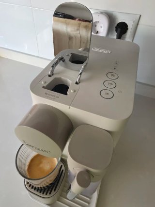 Nespresso De'Longhi Lattissima One EN500W