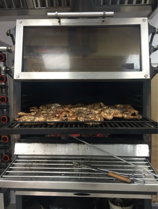 Horno Brasa Pira con Mesa