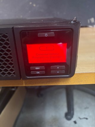 SAI APC profesional SRT3000XLI (Batería KO)