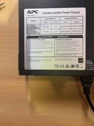 SAI APC SRT3000RMXLI doble conversión (Batería KO)