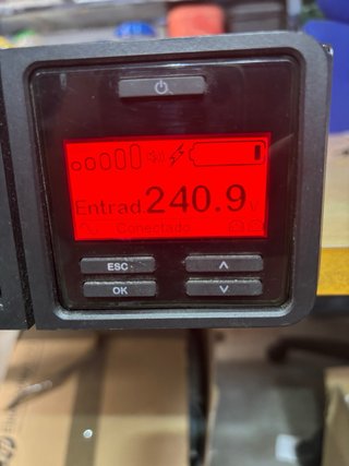 SAI APC SRT3000RMXLI doble conversión (Batería KO)