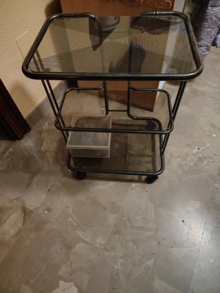 Mesa de TV años 70...cristal y acero..buen estado