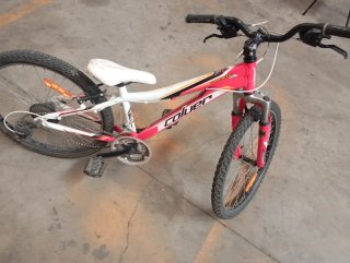 Bicicleta infantil blanca y rosa