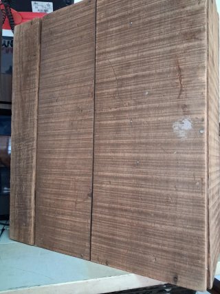 Estantería rústica de madera antigua