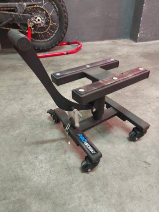 Caballete Moto Proworks con ruedas
