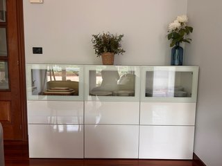 Mueble aparador vitrina Besta Ikea