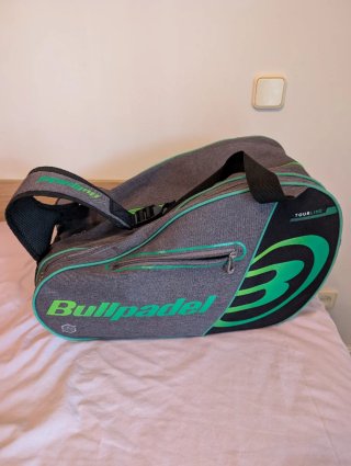 Paletero Bullpadel Negro y Verde