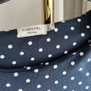 Blusa de lunares azul y blanco