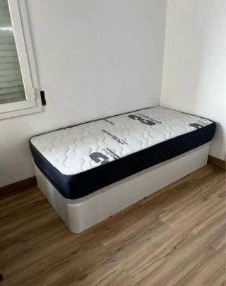 Canapés de madera con colchónes viscoelastico