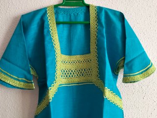 Vestido túnica oriental azul con pañuelo