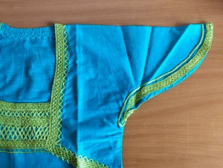 Vestido túnica oriental azul con pañuelo