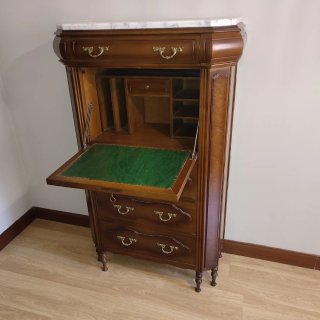 Secreter antiguo de madera y mármol