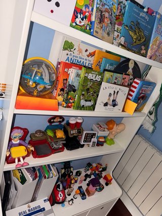 Estantería infantil para libros y juguetes
