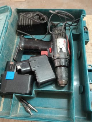 Destornillador Bosch con cargador y baterías