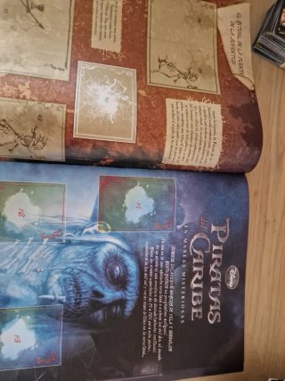 Álbum Piratas del Caribe + 113 Cromos