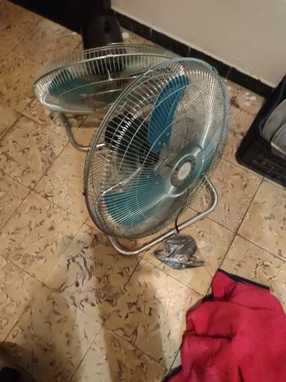Ventiladores de metal y plástico