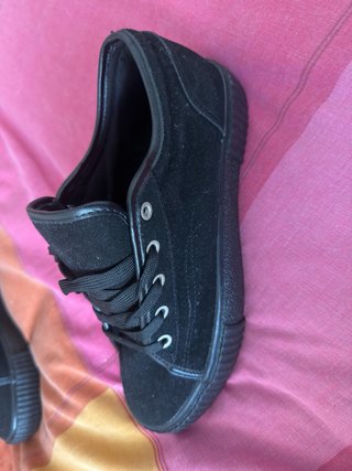 Zapatillas negras con cordones