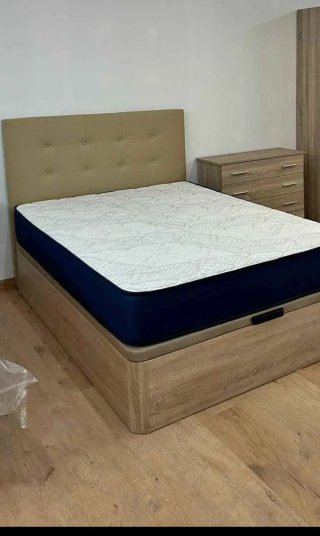 Canapé de madera y colchón