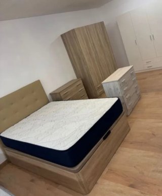 Canapé de madera y colchón